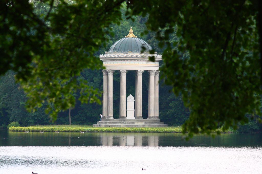 Laimer Hof Am Schloss Nymphenburg Munich Exterior photo